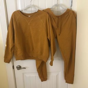Old Navy matching sweatpants and sweatshirt